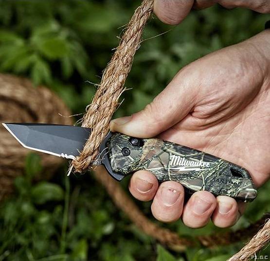 Milwaukee 48221535 Fastback Camo Spring Assisted Knives ( M.2 )